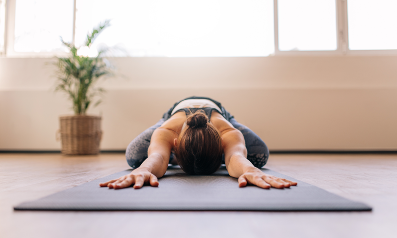 Yoga Poses om Migraines te Helpen Genezen