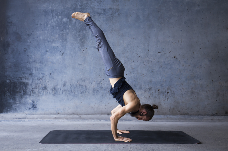 Hoe Mannen Kracht Kunnen Opbouwen Met Yoga