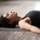 Yoga Poses om Krampen te Verlichten